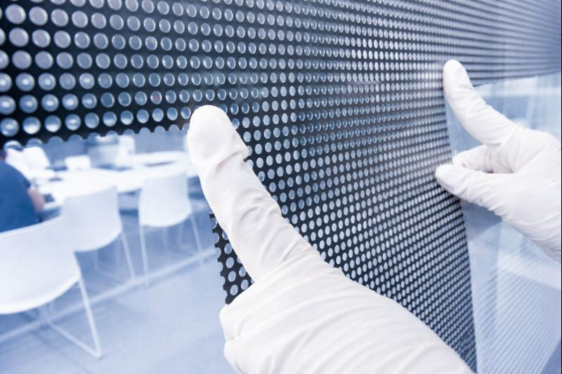 Elastyczne, transparentne ekrany LED - Folia LED na szyby