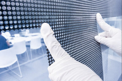 Elastyczne, transparentne ekrany LED - Folia LED na szyby