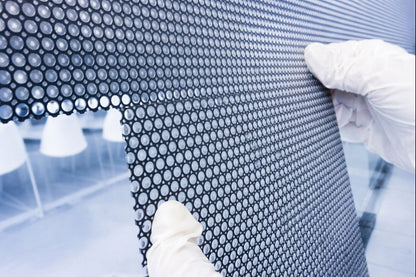 Elastyczne, transparentne ekrany LED - Folia LED na szyby